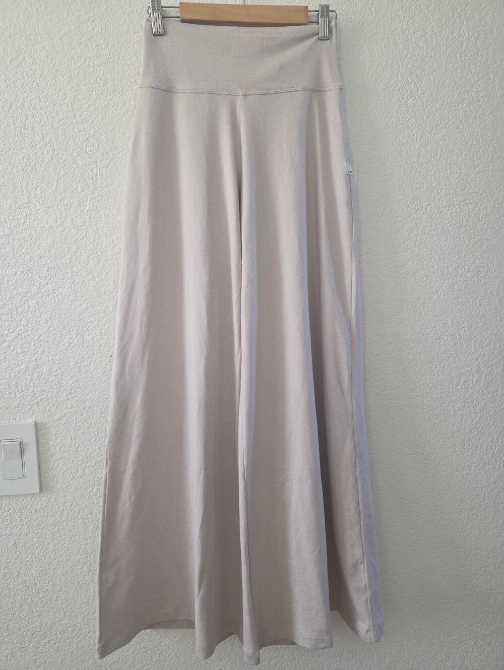 Vuori Halo Easy Wideleg Pant Ecru Small Short NEW NWT - Picture 4 of 8